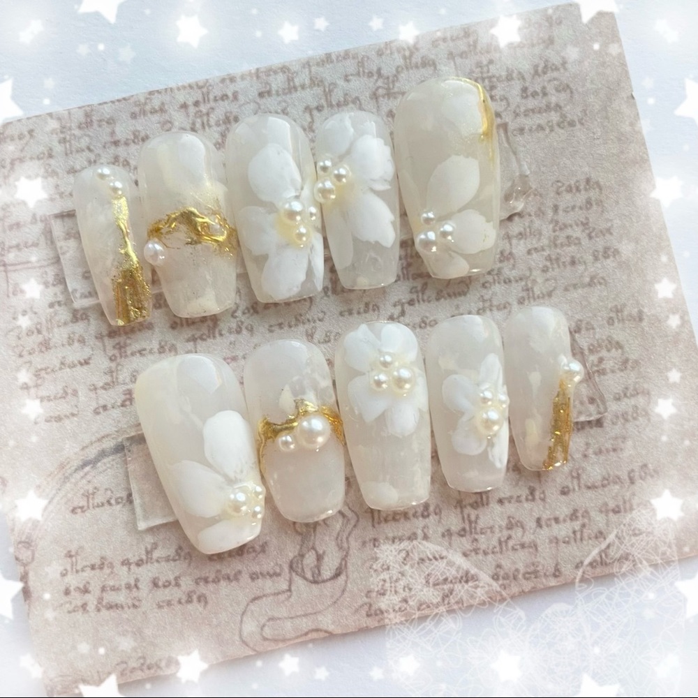 Buy one get one FREE! 
Press on Romantic Wedding Floral Nail Tips/ False Nails